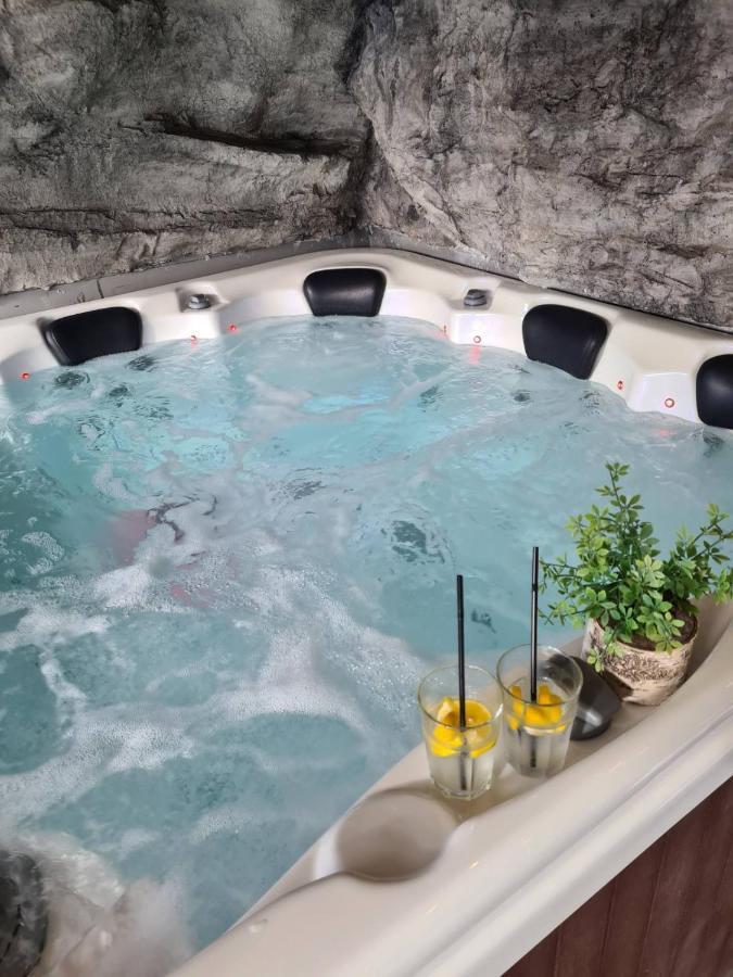 Montekarlo Na Drini Bed and Breakfast Mali Zvornik Eksteriør billede